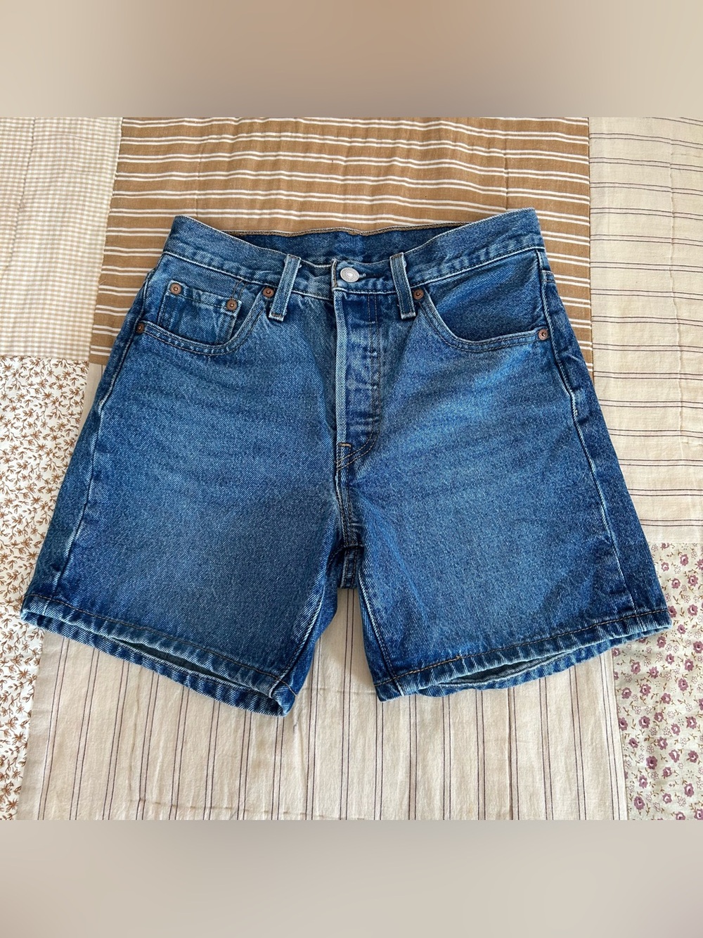 Women’s Levi’s 501 denim shorts size 25